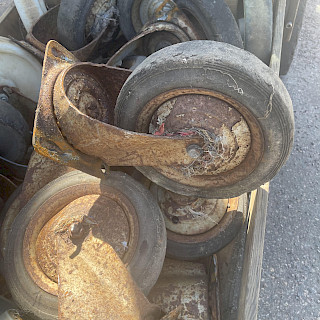 Pyöriä haki-telineisiin