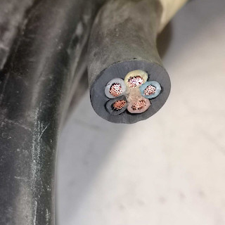 Sähkökaapeli / kumikaapeli 5x2,5mm2 7,4 metriä