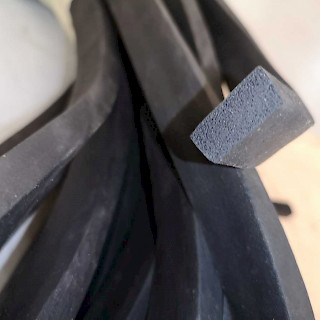 Kumitiivistenauha n. 10x20mm 16 metriä