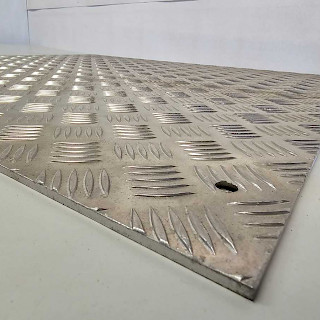 Alumiiniturkkilevy 935x945x5 mm