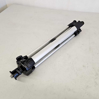 Säädettävä kolmijalka 570 - 1470 mm