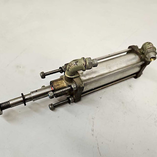 Paineilmasylinteri 40/16-100