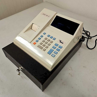 Vanha kassalaitteisto. Kuin uusi, ei ole aiemmin käytetty ECR 165 D