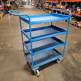 Pöytävaunu, jossa 4 lastausaluetta, ulkomitat: 870 x 540 x 1300 mm (LxSxK)