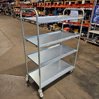 Pöytävaunu, jossa 4 lastausaluetta, ulkomitat: 1000 x 530 x 1500 mm (LxSxK)