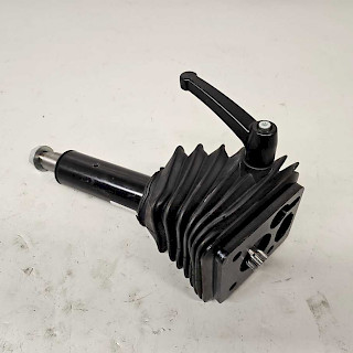 Ohjausjärjestelmän välitysvipu raskaalle kalustolle