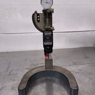 MITTAUSJALUSTA JOSSA MITTA KELLO SEKA MITUTOYO MITTA LAITE