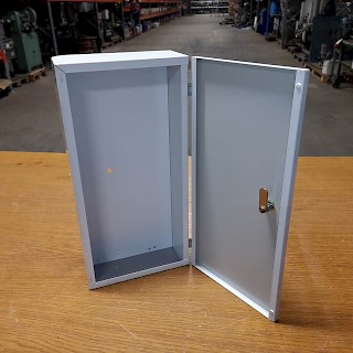 Tarvikekaappi 24x12x48 cm