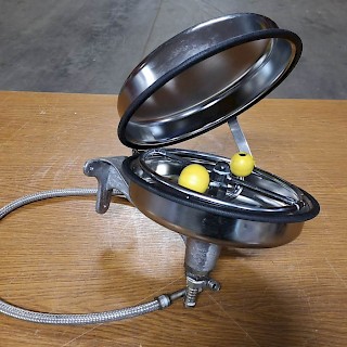 Silmien hätähuuhtelu laite