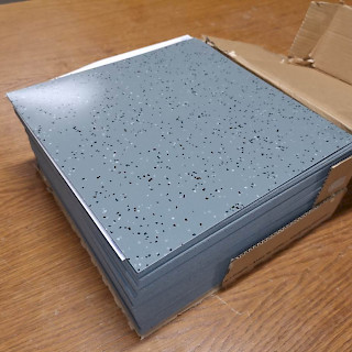 Puristettu kvartsi-laatta 300x300x2 mm 7,56 m2 eli 84 kpl