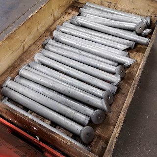 Rautaiset putkijalat 45 asteen kulmassa