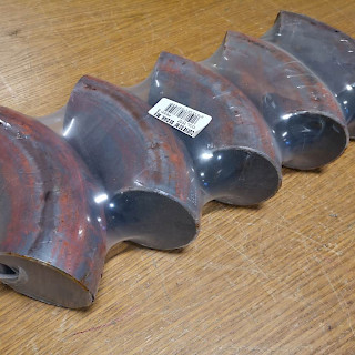 Rautaisia putkenkulmia 3" 90° 5 kpl