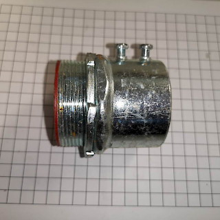 Sähkökaapelin läpivienti