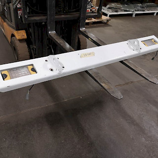 Perävaunun puskuri 178x20 cm ja LED valot