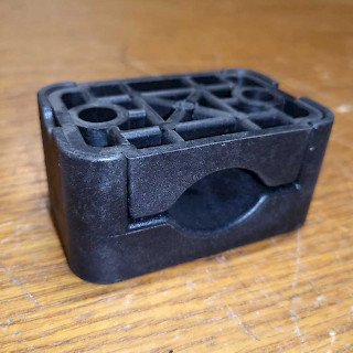 Koz Kaapelikiinnike yhdelle kaapelille Ø 26 - 38 mm