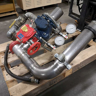 Sarja putkia ja venttiilejä