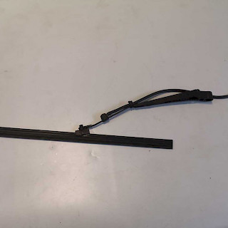 Tuulilasinpyyhkimen varsi