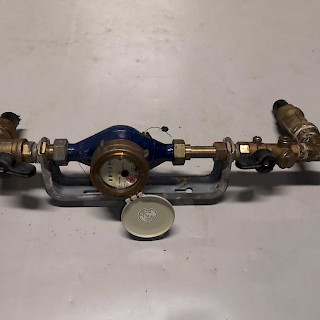 Siipipyörämittari telineessä