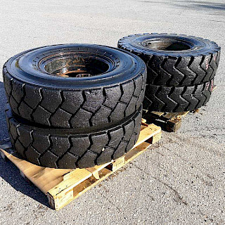 4kpl Työkoneen renkaat NOKIAN 14.00 R 24 + vanteet