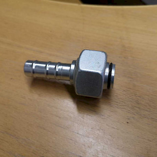 Puristettava liitin suora sisäkierre 34 putkille 20