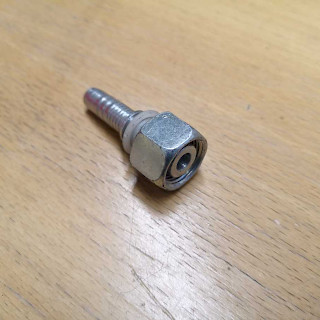 Puristettava liitin suora sisäkierre 17 putkille 10