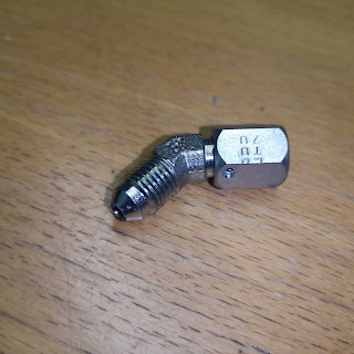 Liitin DN4 sisäkierre 10 ulkokierre 11