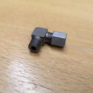 Kulmaliitin 90° 6mm putkeen