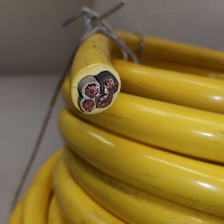 Sähkökaapeli 4x16mm2 8,7 metriä