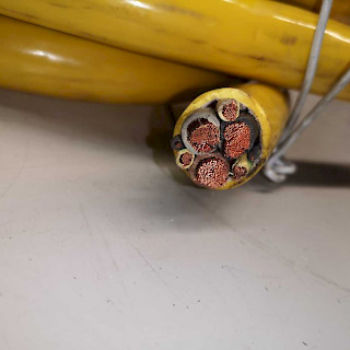 Sähkökaapeli 3x35mm2 + 3x6mm2 + 2x1,5mm2 5,5 metriä