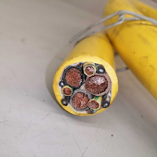 Sähkökaapeli 3x95mm2 + 3x16mm2 + 2x1,5mm2 2,35 metriä