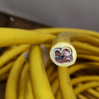 Sähkökaapeli 4x16mm2 pätkiä 1,5...3 metriä