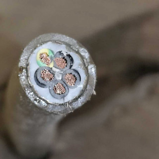 Sähkökaapeli 5x2,5mm2 yli 220 metriä