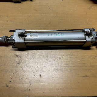 Ilmasylinteri 60/550/250