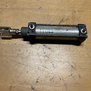 Ilmasylinteri 45/380/100