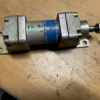 Ilmasylinteri 45/170/25