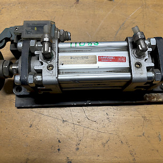 Ilmasylinteri 60/220/50