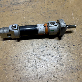 Ilmasylinteri 20/160/25