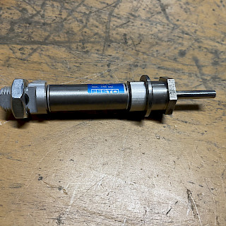 Ilmasylinteri 16/130/16