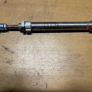 Ilmasylinteri 25/300/180