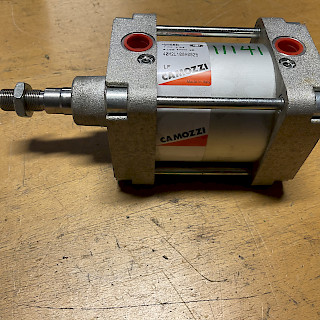 Ilmasylinteri 100/260/25