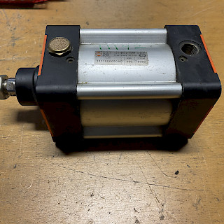 Ilmasylinteri 100/250/50