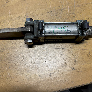 Ilmasylinteri 40/220/50