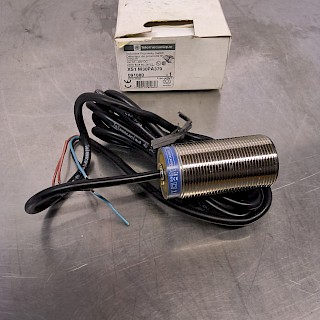 Uusi TELEMECANIGUE SENSORS XS1M30PA376
